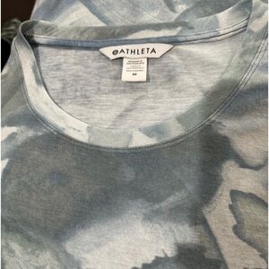 Athleta breezy tank. Size medium